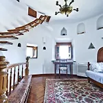 Castle Panigirakis מלון